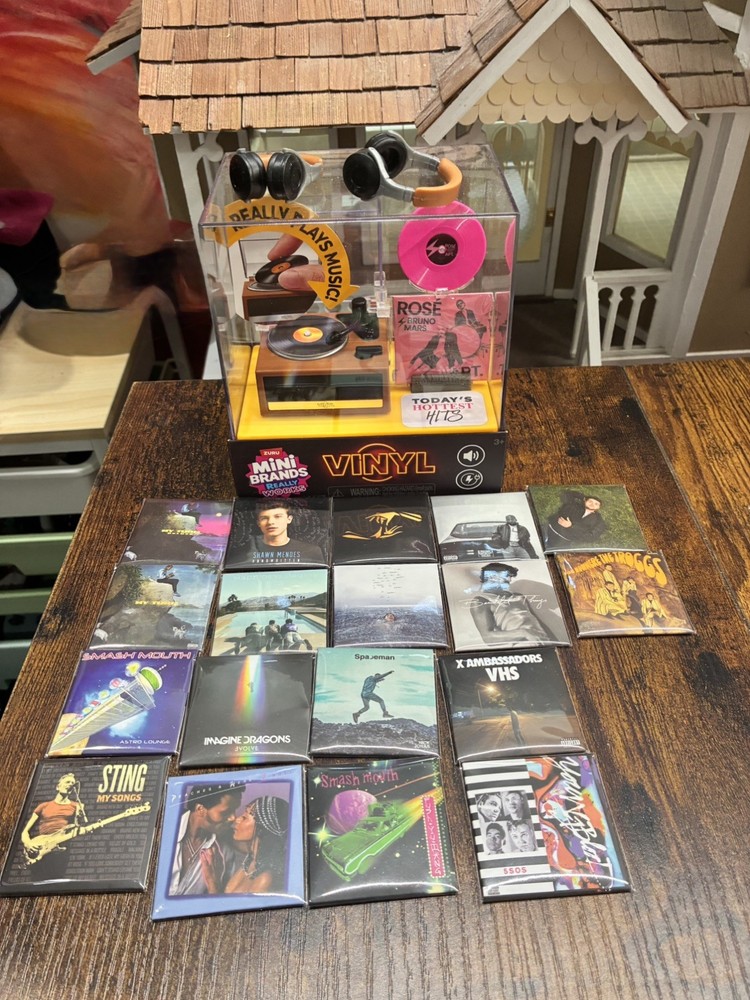 Mini Brands VINYL with 19 extra vinyls and headphones