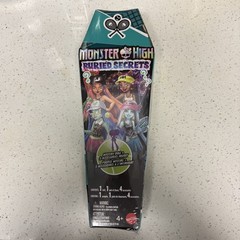 Monster High Buried Secrets MYSTERY – 11″ Doll 1 Pair Of Shoes 4 Accessories NEW