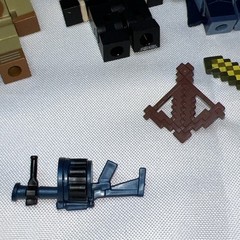 6 R0BL0X Toys Action Mini Figures With One Block And Some Weapons