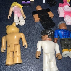 Roblox Toys Action Celebrity Mini Figures / Accessories Lot Of 20+ Pieces