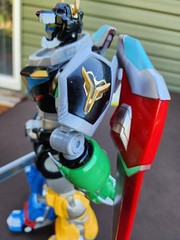 Voltron Legendary Defender 16″ with sword 2017 Playmates toys
