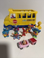 Sesame Street School Bus Figures Cookie Monster Grouch Grover Ernie Zoey Elmo