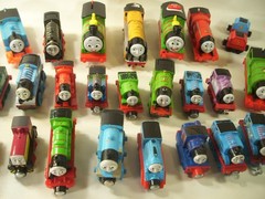 Thomas the tank train & Friends plastic die cast trackmaster 29 pc toy lot