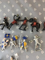 18 – G11 medieval knight lot figures