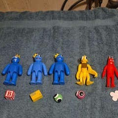 Rainbow Friends Plastic Action Figure Set Lot w/ Blocks & Accessories