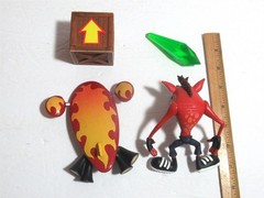 Lot Vtg 1998 Resaurus Crash Bandicoot Toy Action Figures & Accessories Gems