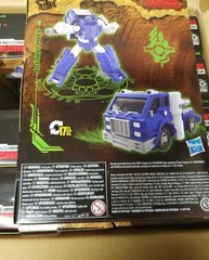 Transformers War For Cybertron Kingdom Autobot Pipes NIB