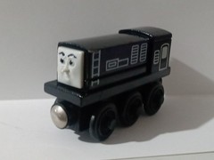 THOMAS & FRIENDS WOODEN RAILWAY~DEVIOUS DIESEL~2000 BRITT ALLCROFT (VERY NICE)