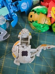 Huge Lot of 20+ Bakugan Battle figures Bundle Mixed Set “SEE PHOTOS”