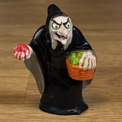 Snow White Evil Witch With Apples 2.5″ Mini Figure PVC Figurine 1993 Disney (B)