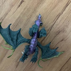 Hasbro 1996 DragonHeart Razorthorn Blue Green Dragon 8.5″ Action Figure