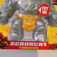 HEROES OF GOO JIT ZU SCRUNCHY ” THRASH “Stretchy Figure 4” (Ages 4+)