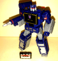 Soundwave Transformers Legacy Decepticon 3.5in figure w mini cassette Takara Tmy