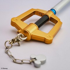 Square Enix Kingdom Hearts Light Up Sora’s Keyblade Kingdom Key 14″ Replica