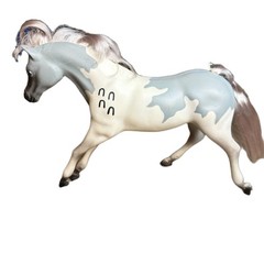 Grand Champion Grey White Pinto Horse Toy Figurine Brushable Mane Tail Horseshoe