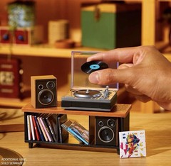 MGA’s Miniverse Real Music Record Player Mini Collectibles Mini Playable Record