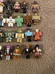 ROBLOX‎ Mixed Figures Lot Of 33 W/ Tank Accessories Despacito Spider & 2 Hats