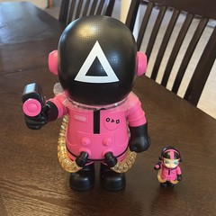 Authentic POP MART MEGA SPACE MOLLY SQUID GAME 400% + 100% – PINK Brand New