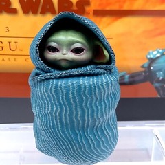 Hot Toys Star Wars 1/6 Mandalorian TMS043 Grogu action Figure Wrapped in Blanket