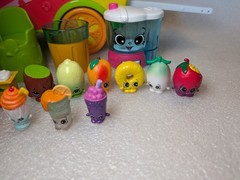 Shopkins Smoothie Truck with Figures and Shoppie Donatina World Vacation Doll