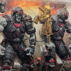 Gears of War 2 Locust Drone Sniper TRU Exclusive Figure Set Gold Hammerburst NEW