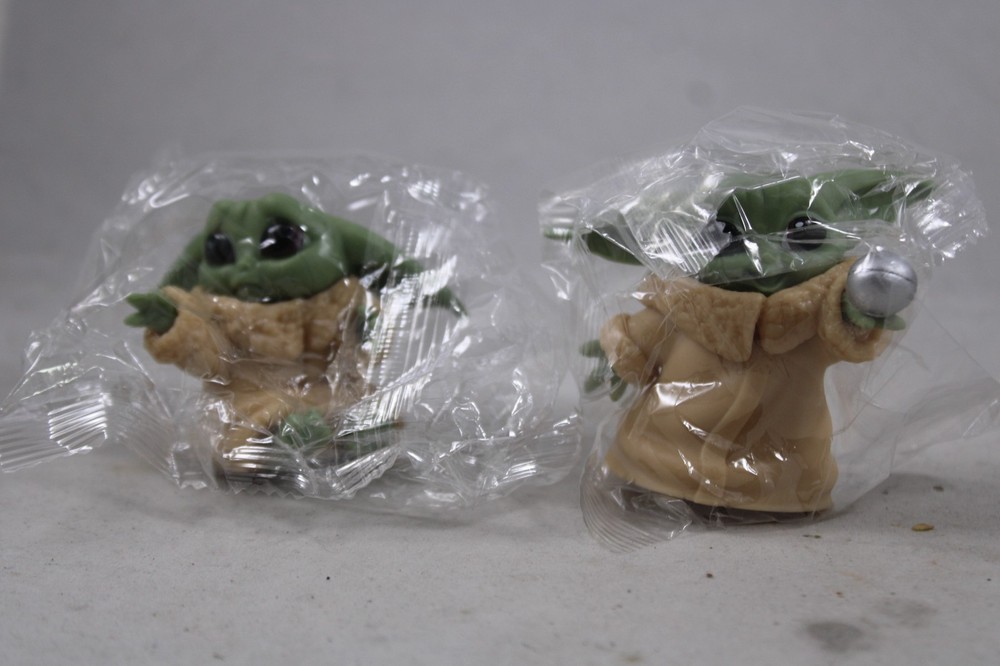 STAR WARS THE BOUNTY COLLECTION GROGU WITH SILVER BALL ACTION FIGURE