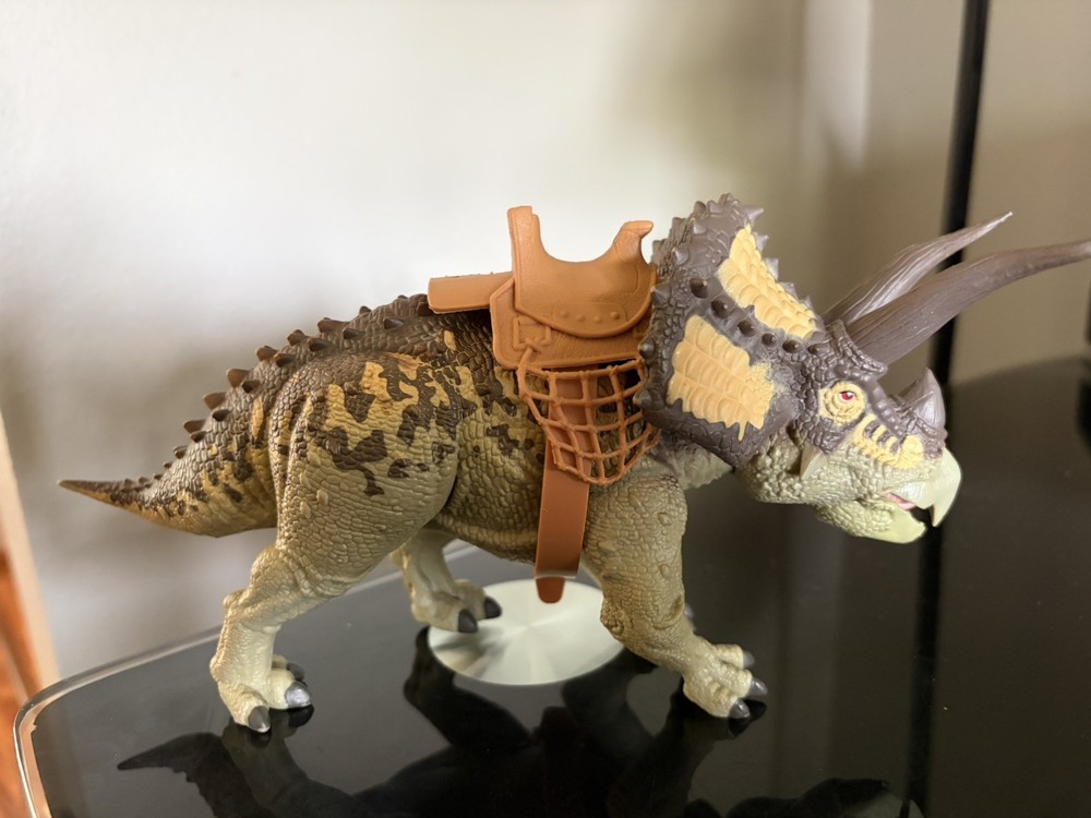 Primal Clash Dino Commander Beast Taming Squad Triceratops Lanard Corps W/saddle