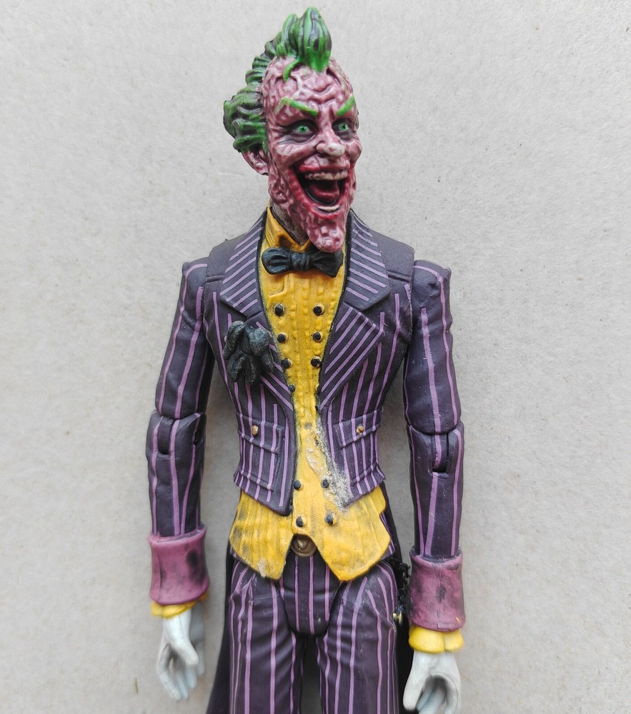 DC Direct Batman Arkham City JOKER SICKENED VARIANT ACTION FIGURE 6″ #S4