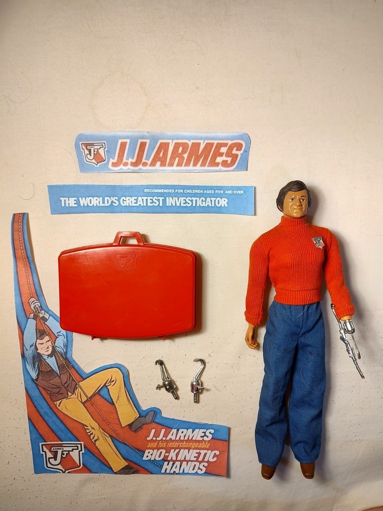 Vtg 1976 IDEAL JJ Armes The World’s Greatest Investigator – Alt outfit