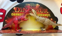 Disney Animal Kingdom Dinosaur Carnotaurus vs Alioramus Rubber Latex Battle Set