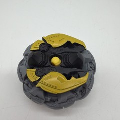 2012 Beyblade Beywheelz W-16 Toxic Stinger Scorpio Yellow Black Grey Rubber