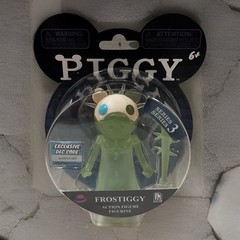 Piggy Frostiggy 3.5” Series 3 Action Figure Toys Roblox w/ DLC Exclusive Code