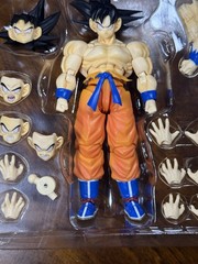 SH Figuarts Dragon Ball Z WOW Studios Son Goku Bulked Warrior Base Form *NEW*