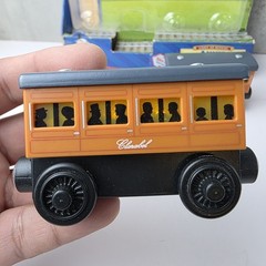 Thomas & Friends Wooden Railway Light up Reveal Annie Clarabel DFW81 Tank