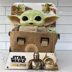STAR WARS MANDALORIAN THE CHILD BABY YODA 11″ TALKING PLUSH IN SATCHEL, Grogu.