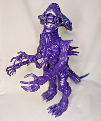 Lanard 2019 Queen ALIEN Figure 12″ Purple Great Shape