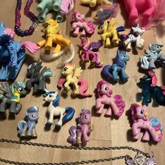 24 Pc Lot Hasbro My Little Pony Horse Figure Toy Lot With Carry Case Necklaces +