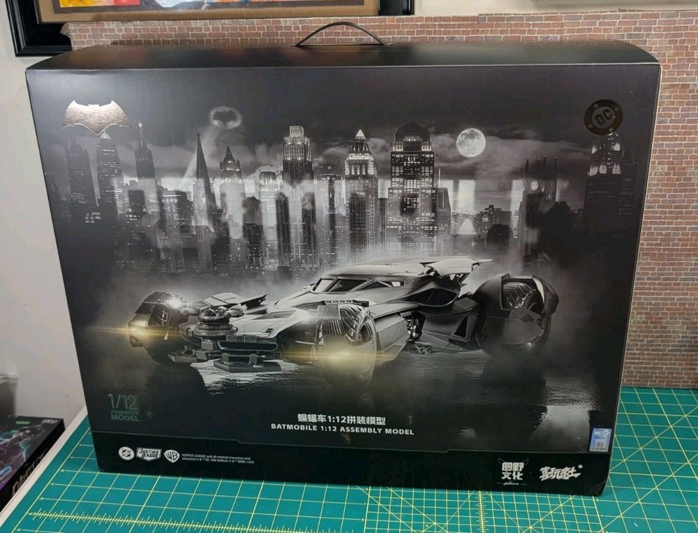 LPZZ X U-P-Finegures 1/12 Scale BVS/JL Transformable Batmobile Model 6″ Figures