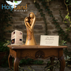 Heart shaped Holy Family (modern) – Olive wood (5 x 2 Inches)