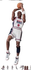 Medicom Toy MAFEX No. 132 – Michael Jordan (1992 Team USA) Collectible Figure
