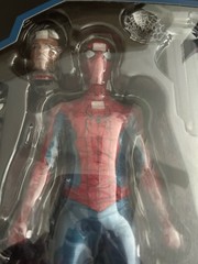 Hot Toys Spider-Man MMS679 (New Red & Blue Suit) No Way Home SEALED 1/6 Figure