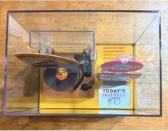 ZURU Mini Brands Vinyl Really Works Mini Record Player K-Pop ROSÉ APT. Set 3+!