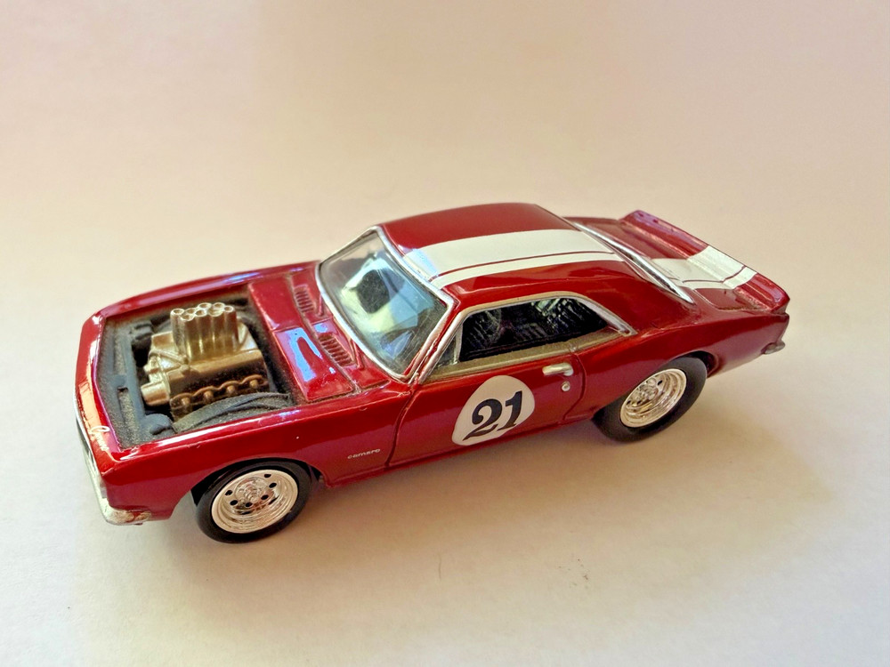 1968 Chevy Camaro RS/SS JOHNNY LIGHTNING Classic Gold Red w/White Stripe
