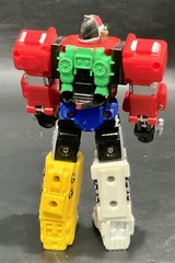 1999 BANDAI power rangers megazord 5 1/2 inches with punching action
