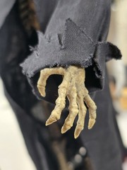 DAY2DAY The Grim Reaper 1/6 Skeleton Warrior each one is individually weathered