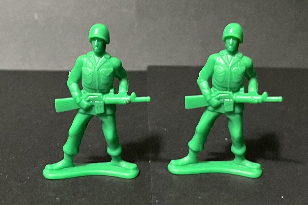 Lot Of 2 Toy Story “Bucket O Soldiers” 2” Replacement Riflemen Soldier Parts