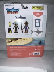 Roblox DevSeries SHARK BITE 2: SHARK CAGE Figure Set W/Exclusive Virtual Code