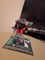 Transformers Studio Series 86 Ironhide & War For Cybertron Earthrise Bluestreak