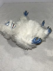 BUMBLE ABOMINABLE SNOW MONSTER Playing Mantis 8″ Figure Rudolph 2000 vintage
