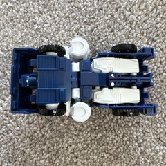 Transformers War for Cybertron: Kingdom Deluxe Pipes Action Figure